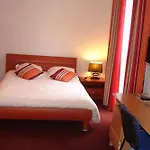 Agape Niort- Hotell