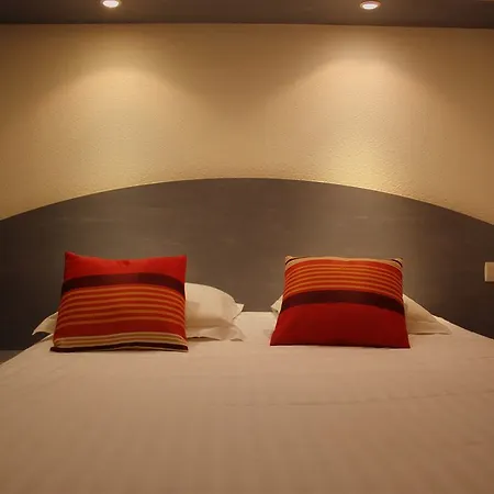 Agape Niort- Hotell 2*